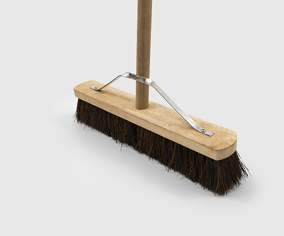 18" Contract Bassine Broom c/w Handle